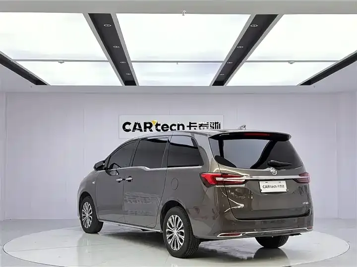 Buick GL8 2023 model changed to land business class luxury model 7