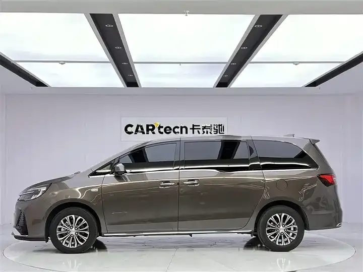 Buick GL8 2023 model changed to land business class luxury model 8