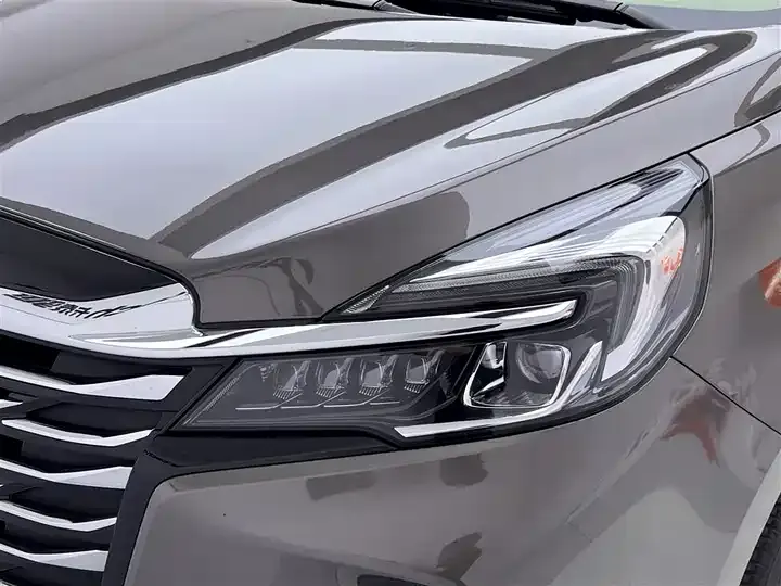 Buick GL8 2023 model changed to land business class luxury model 9