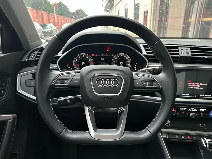 Audi Q3 2022 35 TFSI Fashion Dynamic 8