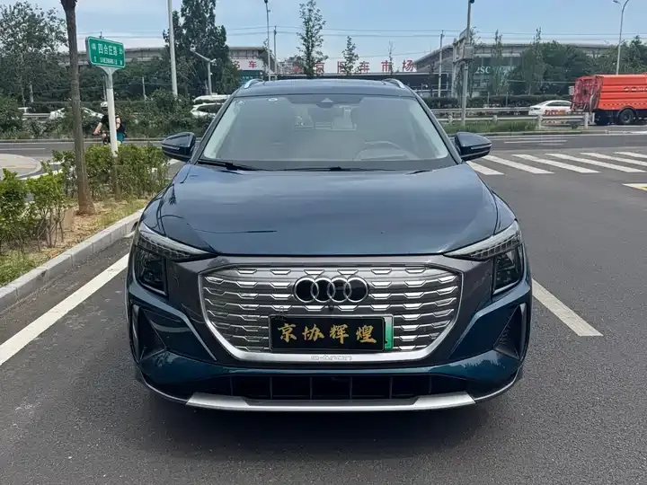 Audi Q5 e-tron 2022 40 e-tron star shining royal suit - View 1