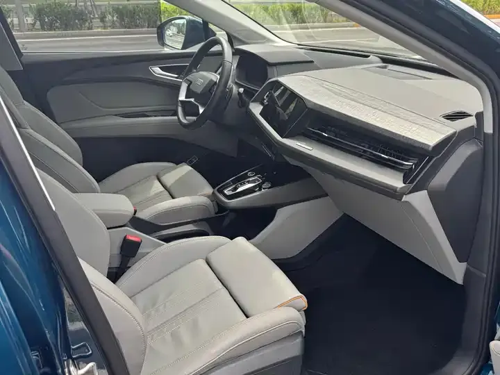Audi Q5 e-tron 2022 40 e-tron star shining royal suit 10