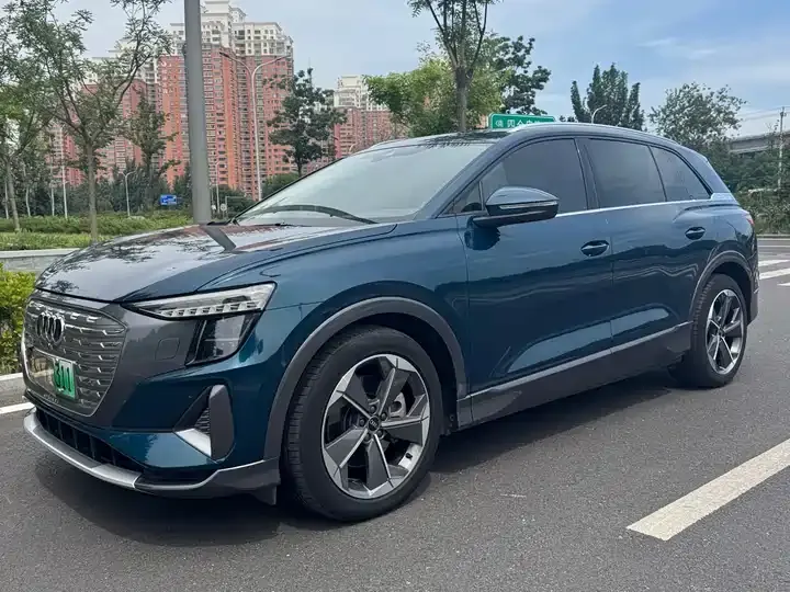 Audi Q5 e-tron 2022 40 e-tron star shining royal suit 2