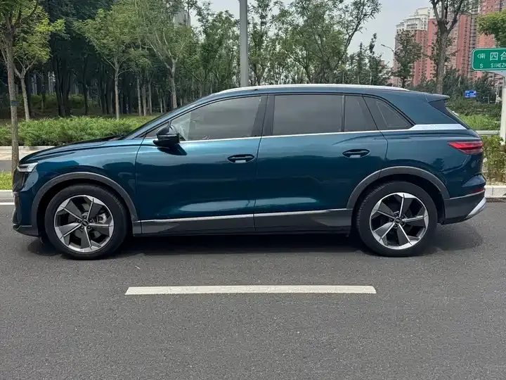 Audi Q5 e-tron 2022 40 e-tron star shining royal suit 3
