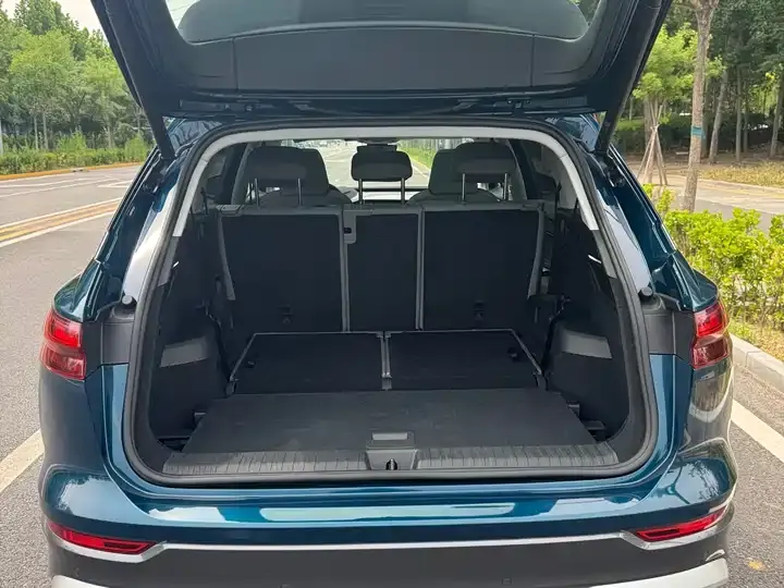 Audi Q5 e-tron 2022 40 e-tron star shining royal suit 8
