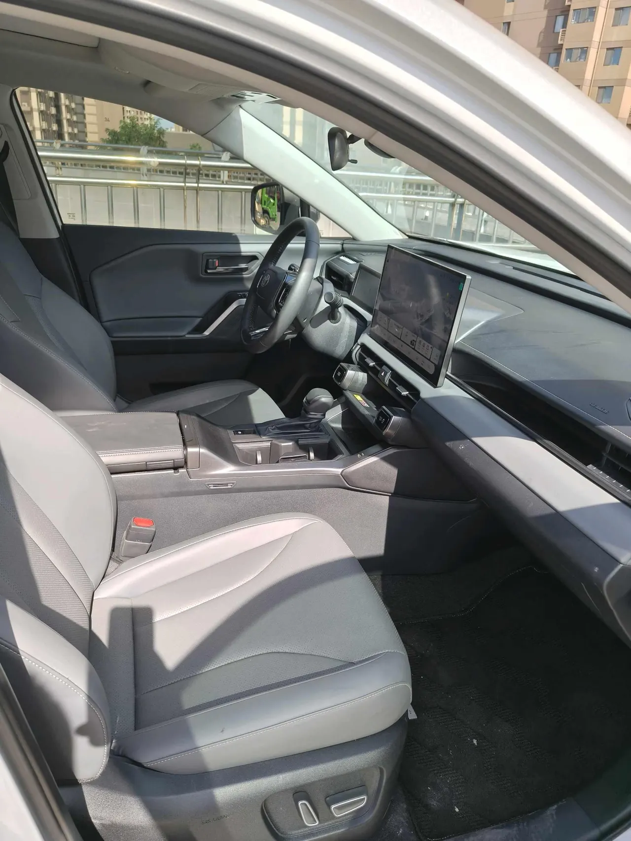 Toyota 2026 RAV4 Rongbo 2.0 Stepless Two-Drive Deluxe Automatic Gear 9