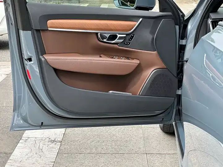 Volvo S90 Plug-in Hybrid 2021 T8 E Drive Hybrid Zhiyi Deluxe Edition 8