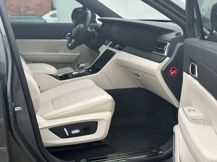 Li ONE 2020 extended 6-seat version 12
