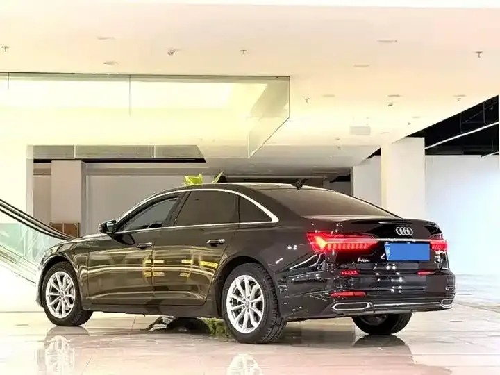 Audi A6L 2021 40 TFSI Deluxe Elegant 6