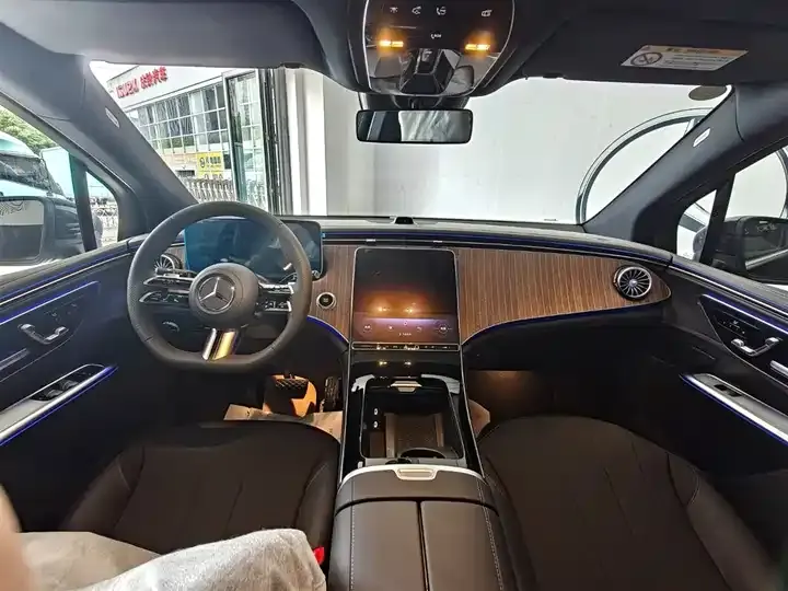 Mercedes Benz EQE SUV 2024 500 4MATIC Pioneer Edition 12