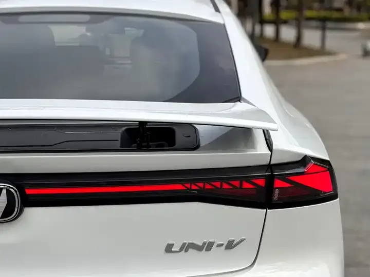 ChangAn UNI-V 2022 1.5T Honorable Model 11