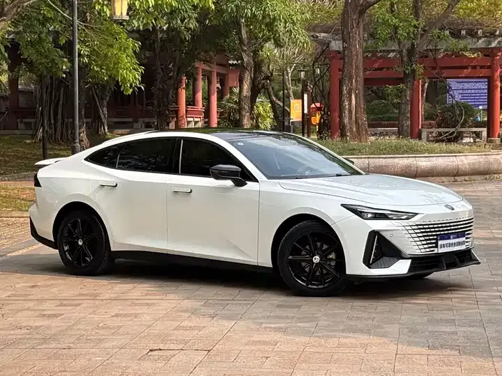 ChangAn UNI-V 2022 1.5T Honorable Model 3