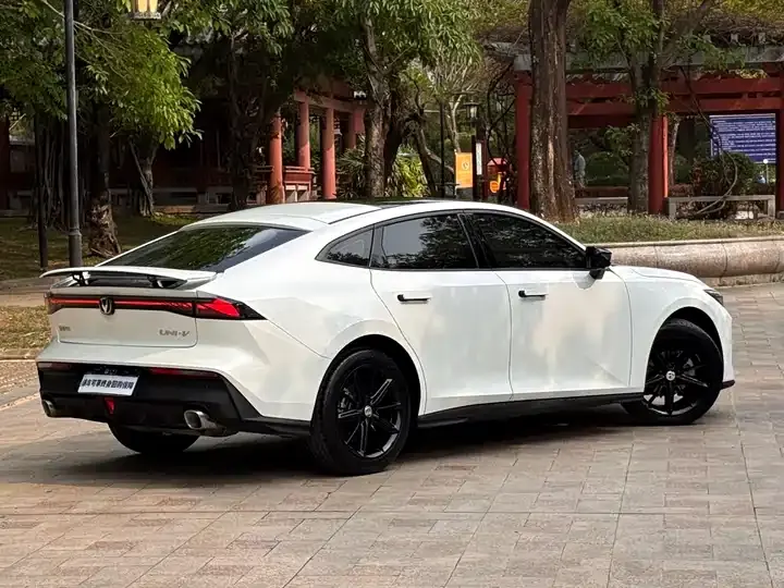 ChangAn UNI-V 2022 1.5T Honorable Model 4