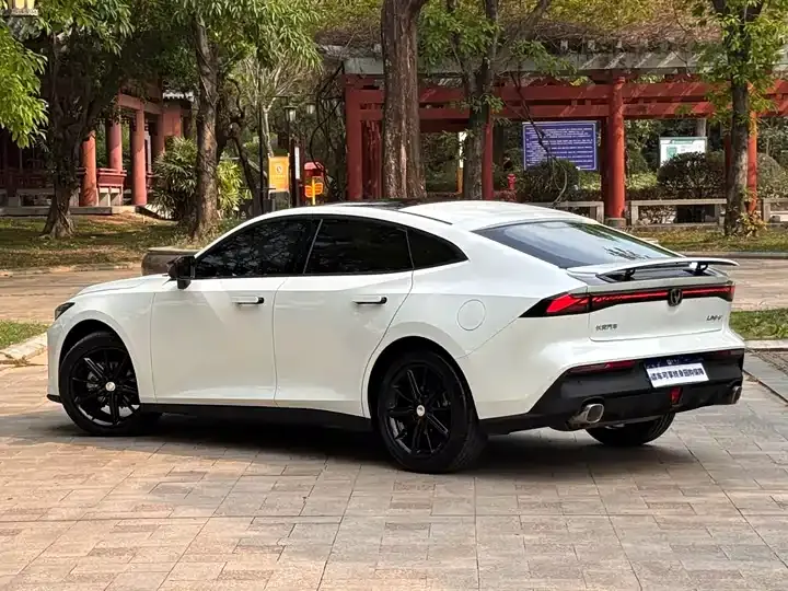 ChangAn UNI-V 2022 1.5T Honorable Model 6