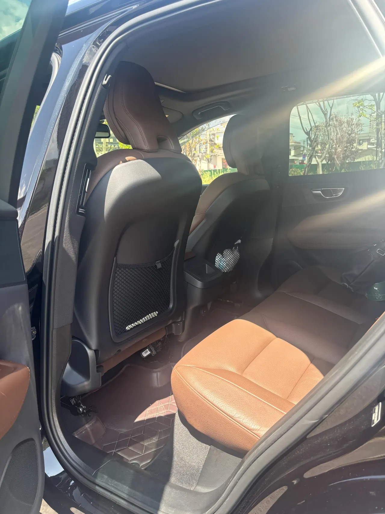 Volvo 2025 XC60 48V 2.0T B5 4-wheel-drive Zhiyi Deluxe Edition Automatic Gear 6
