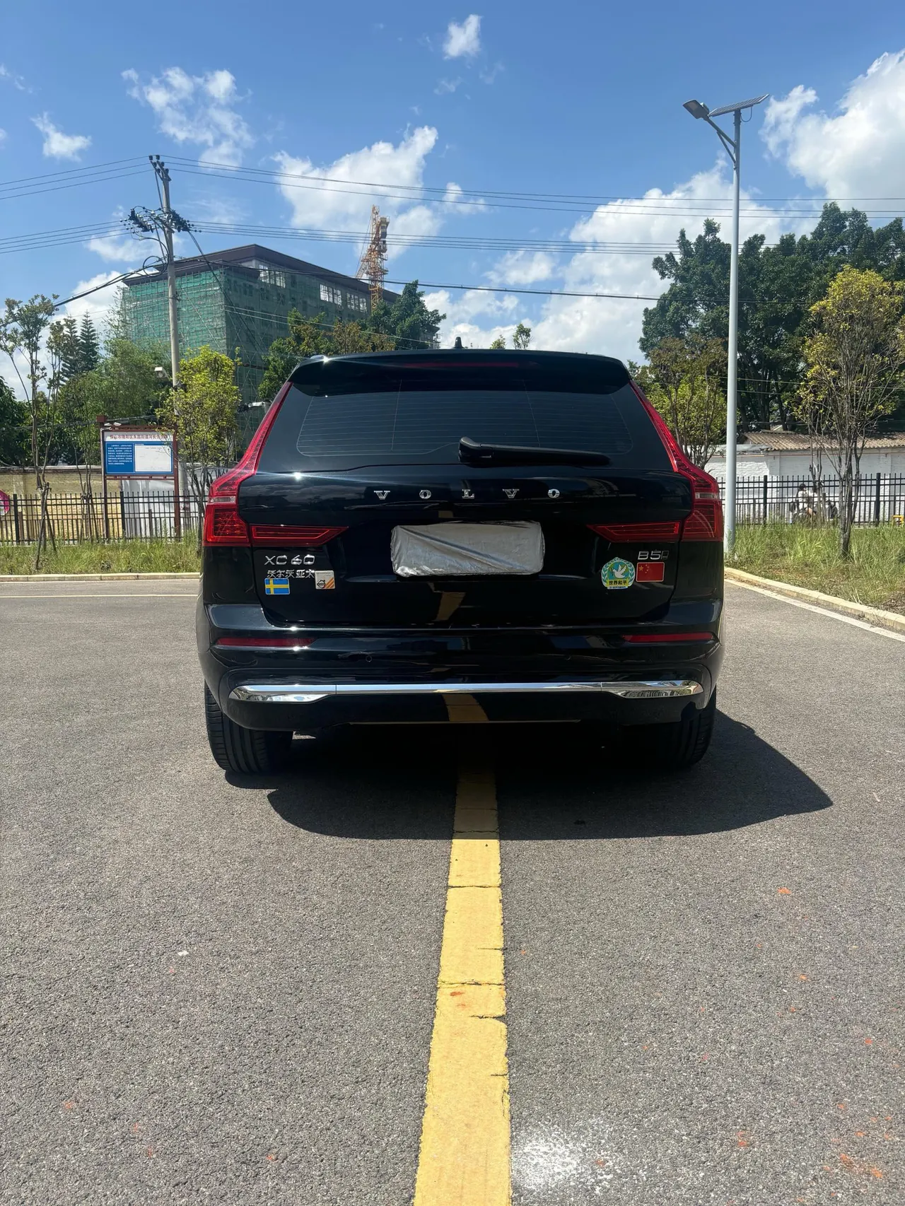 Volvo 2025 XC60 48V 2.0T B5 4-wheel-drive Zhiyi Deluxe Edition Automatic Gear 8