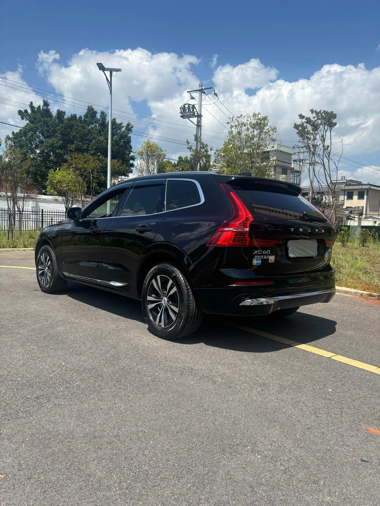 Volvo 2025 XC60 48V 2.0T B5 4-wheel-drive Zhiyi Deluxe Edition Automatic Gear 9