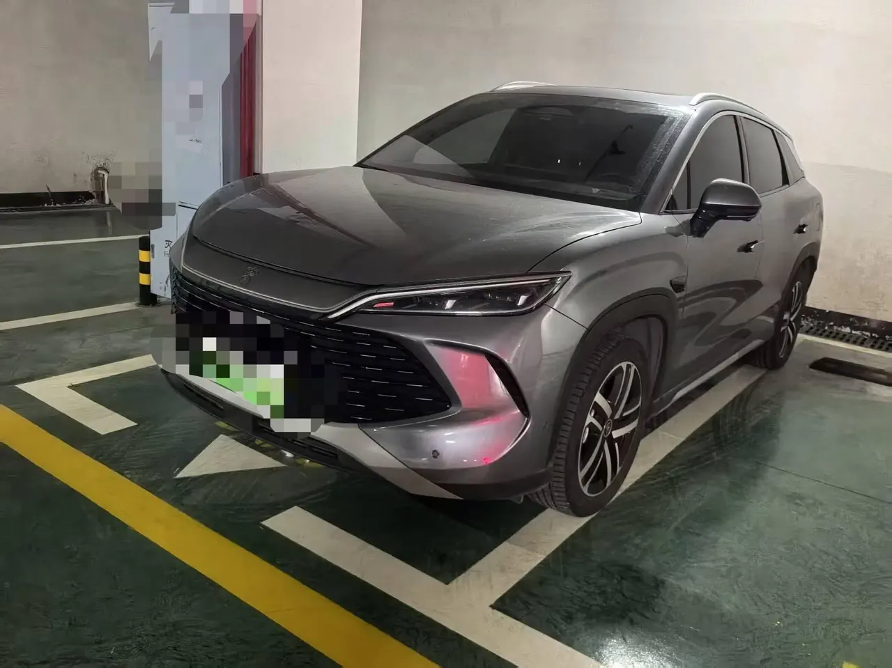 Open image lightbox: BYD 2025 Song L DM-i 1.5 Stepless Smart Driving Edition 112km Exceed Automatic Gear