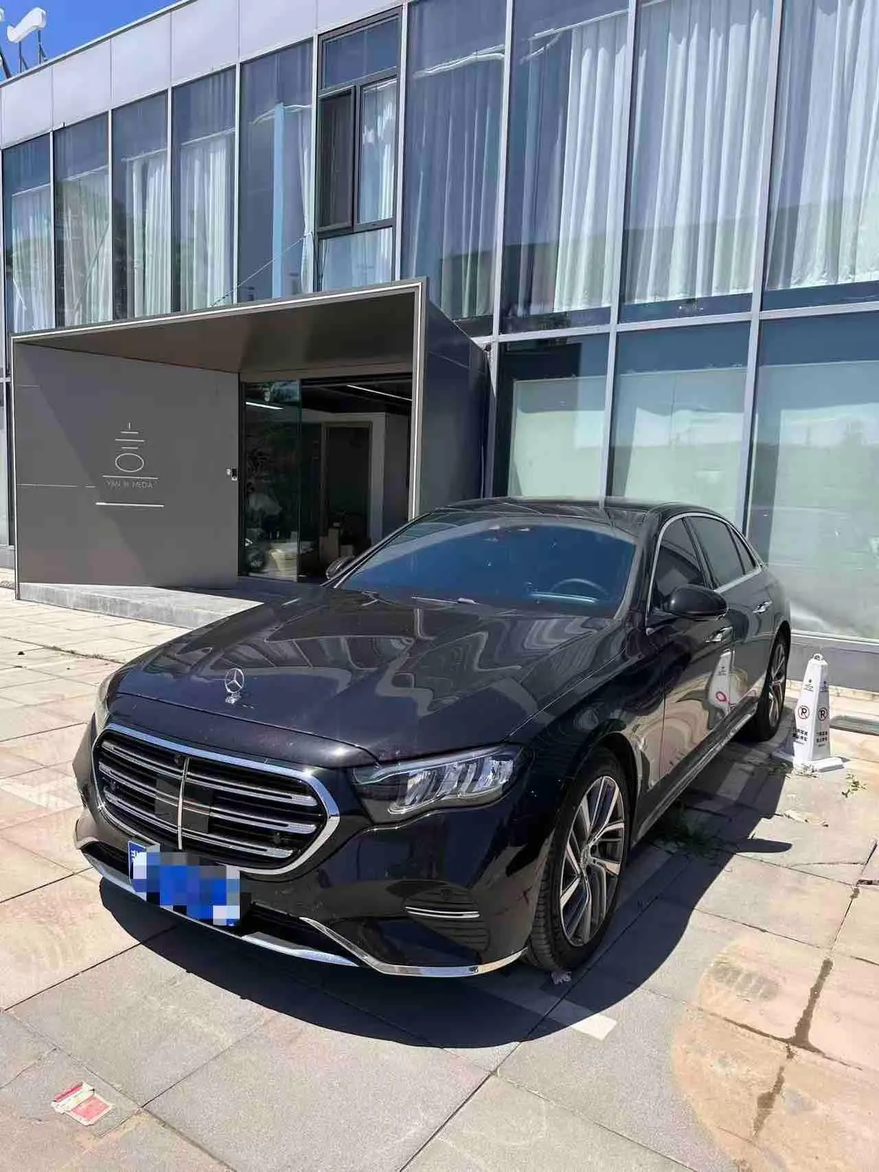 Mercedes Benz E-Class 2025 model E 300 L 48V 2.0T Luxury Edition Automatic - View 1