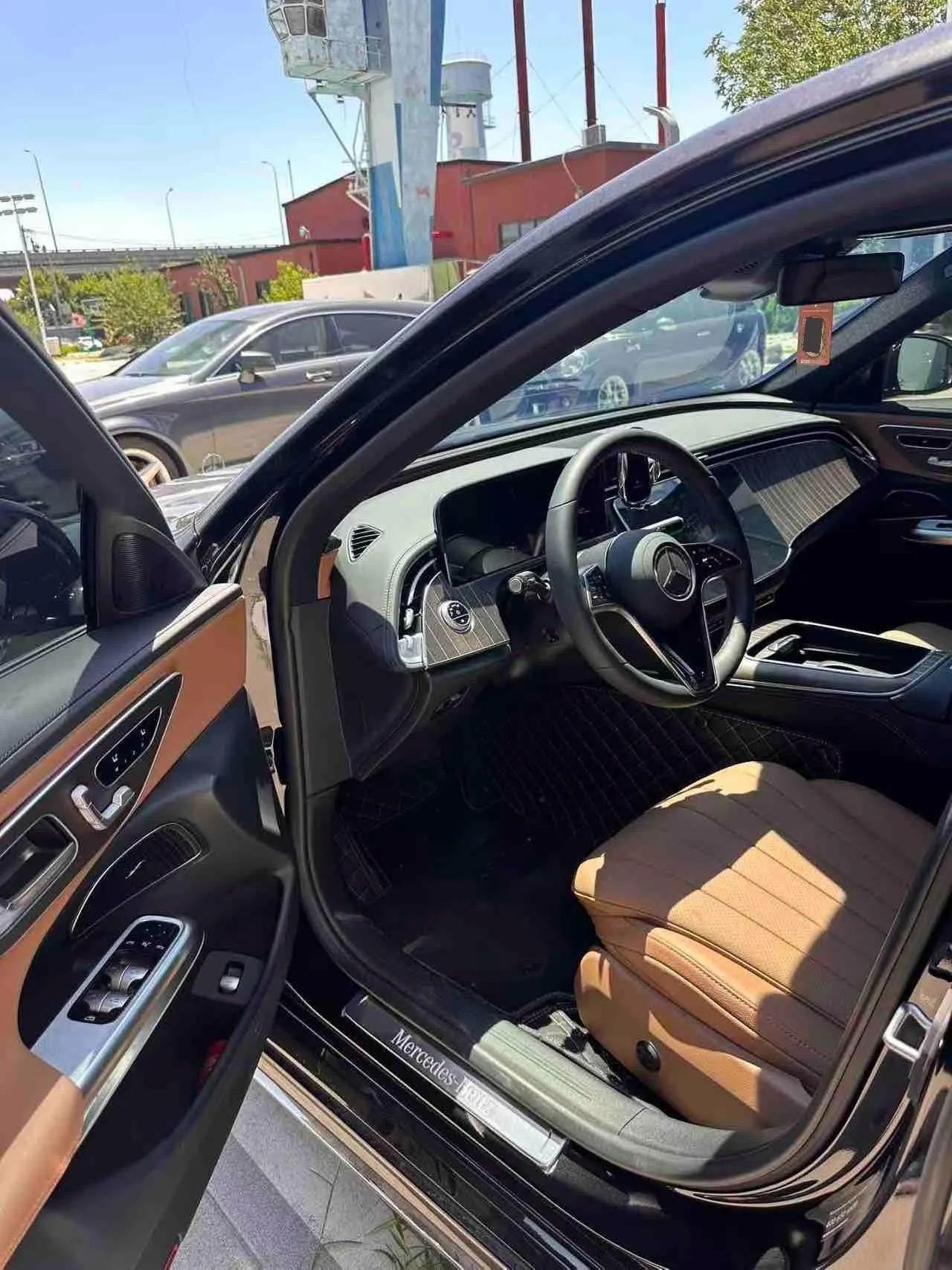 Mercedes Benz E-Class 2025 model E 300 L 48V 2.0T Luxury Edition Automatic 3