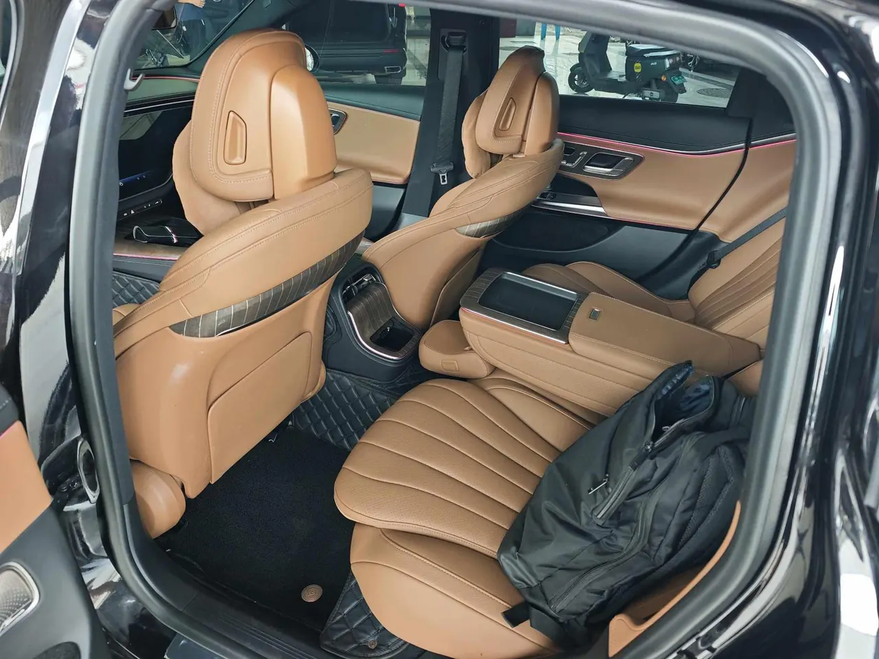Mercedes Benz E Class 2024 E 300 L 48V 2.0T Luxury Automatic Gear 4