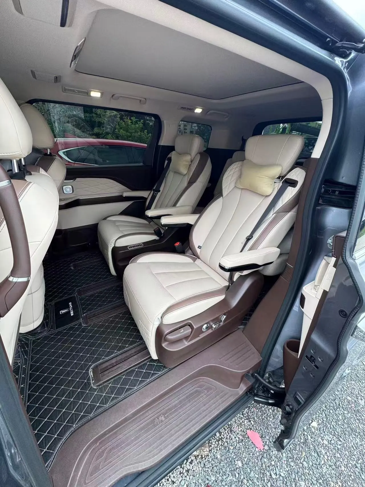 Bestune 2023 M9 48V 2.0T Extreme Automatic Gear 5
