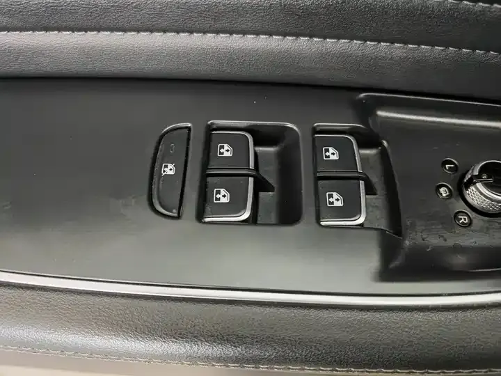 HongQi HS5 2022 to 2.0T Zhilian Flag to Enjoy Four-wheel Drive Edition 9