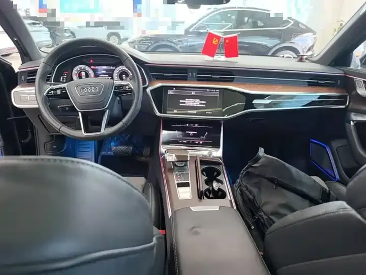 Audi A6L 2023 model changed to 45 TFSI dynamic model 10