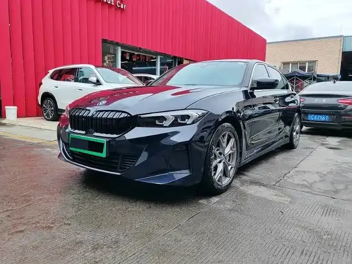 Открыть галерею: BMW i3 2024 eDrive 35 L