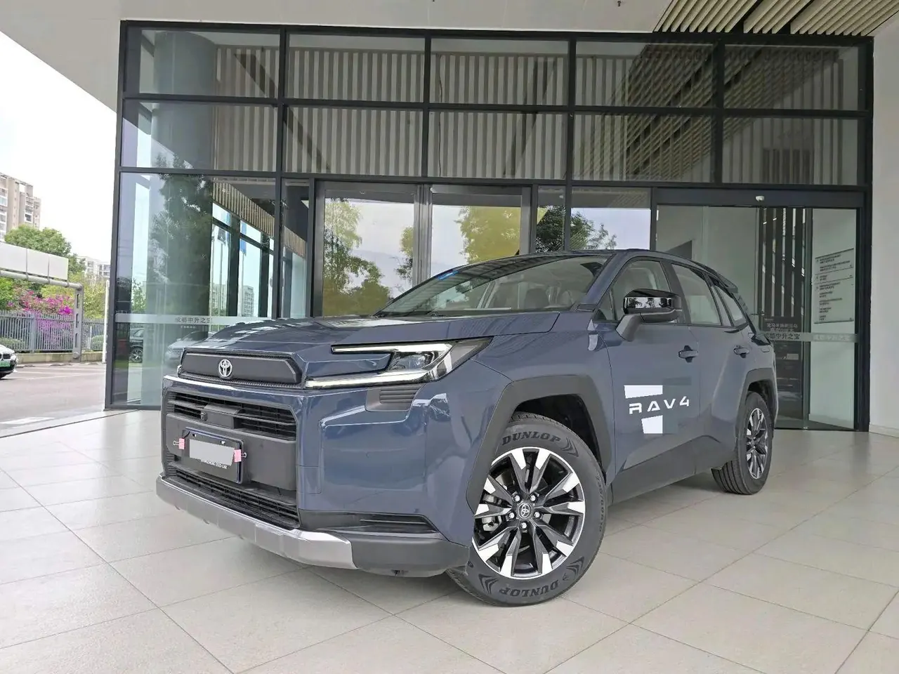 打开图片灯箱:Toyota 2026 RAV4 Rongfang Double Engine 2.0 Stepless Two-Drive Deluxe Automatic Gear