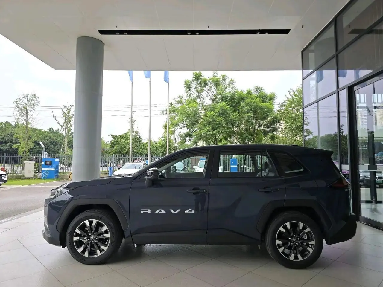 Toyota 2026 RAV4 Rongfang Double Engine 2.0 Stepless Two-Drive Deluxe Automatic Gear 4