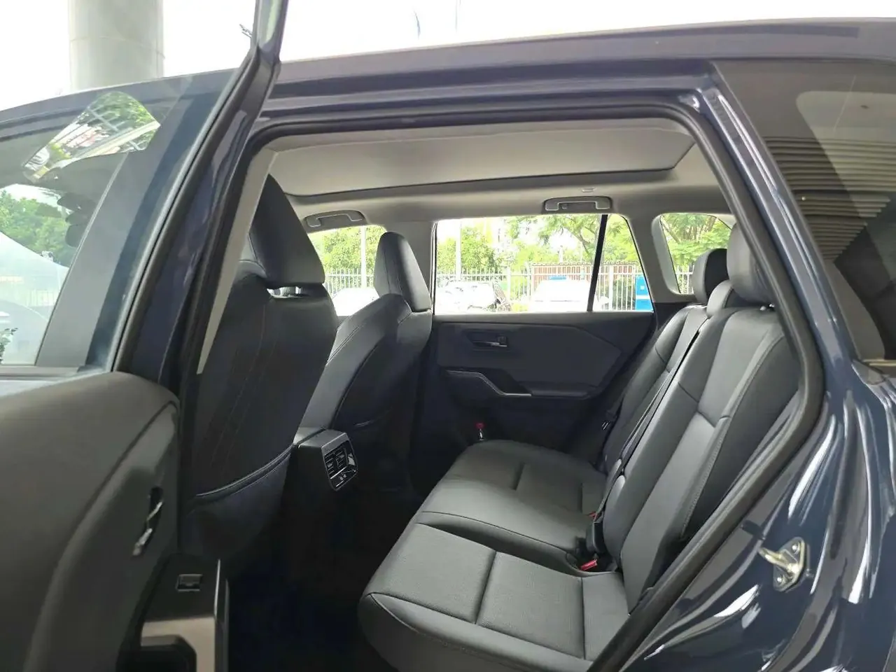 Toyota 2026 RAV4 Rongfang Double Engine 2.0 Stepless Two-Drive Deluxe Automatic Gear 8
