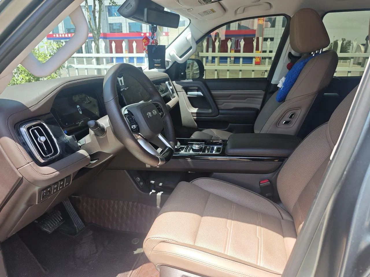 Beijing 2023 BJ60 48V 2.0T thousands of miles version 5 automatic gear 3
