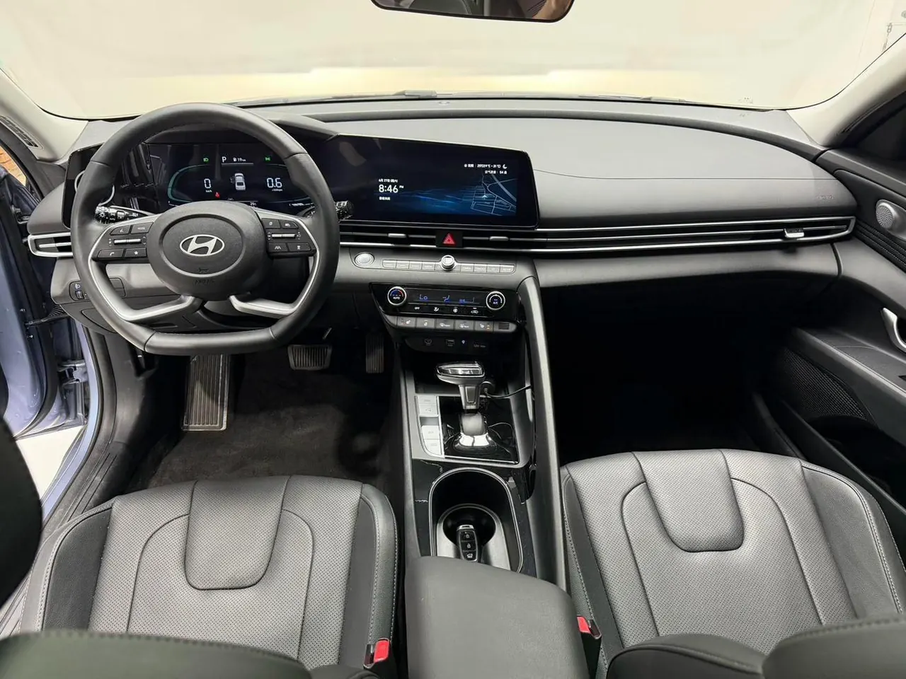 Hyundai 2023 Elantra -3-compartment 1.5 stepless LUX premium automatic gear 13