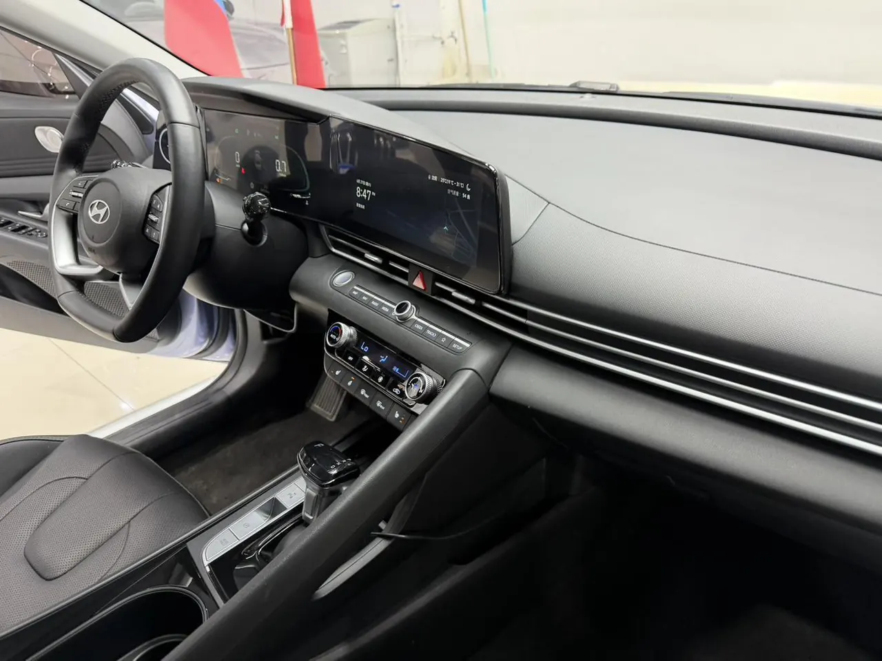 Hyundai 2023 Elantra -3-compartment 1.5 stepless LUX premium automatic gear 14