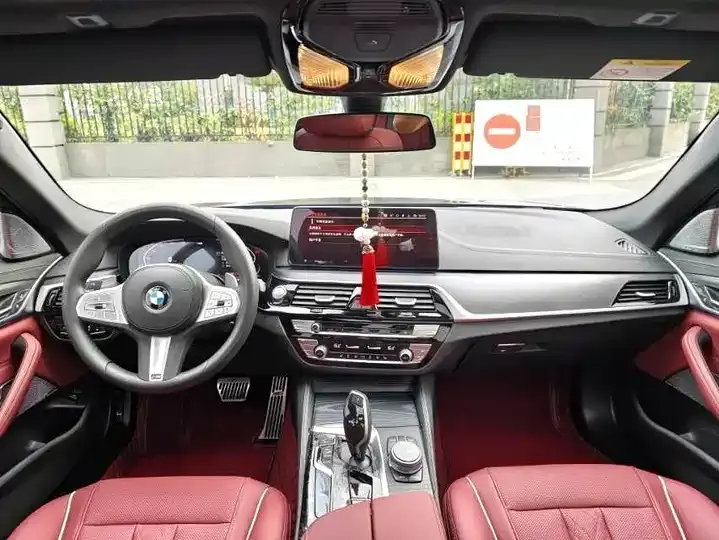 BMW 5 Series 2022 530Li Leading M Sports Suit 3