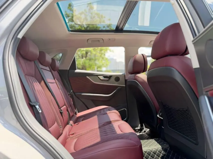 HongQi 2023 HS5 2.0T Flag Enjoy Pro Edition Automatic Gear 12