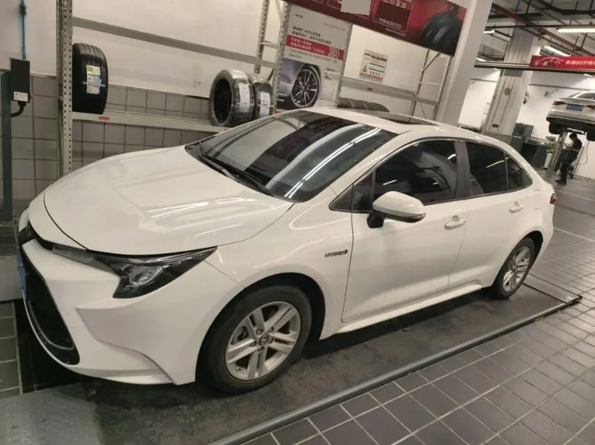 Toyota 2022 Lei Ling Shuangqing 1.8H Stepless Deluxe Edition Automatic Gear 2