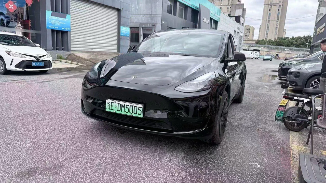 Tesla 2023 Model Y rear-wheel drive version automatic transmission - View 1