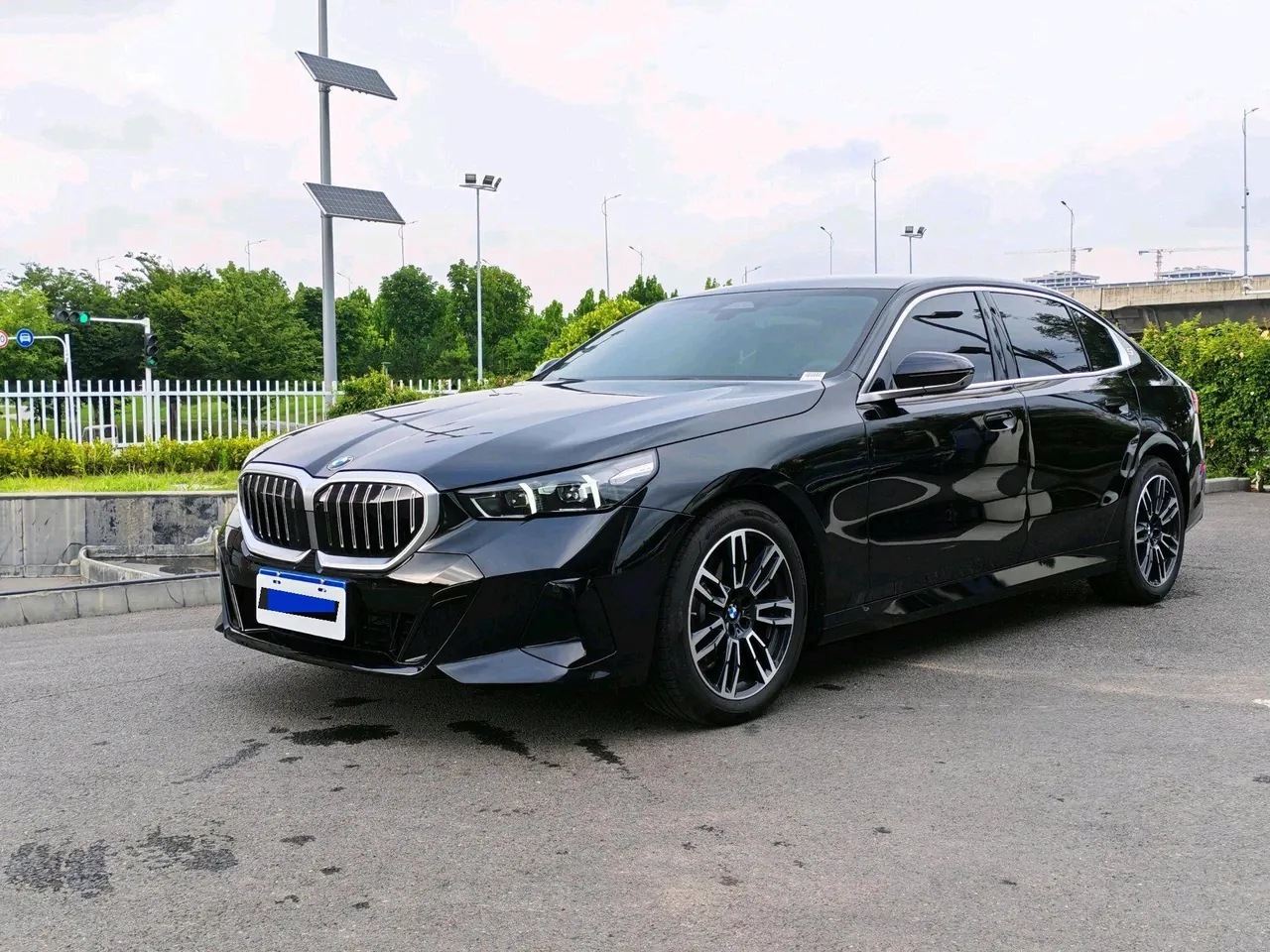 BMW 5 Series 2026 525Li 48V 2.0T M Sports Suit (Modified) Automatic Gear - View 1