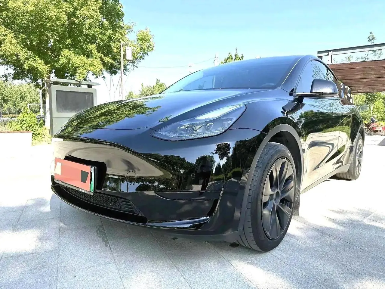 Tesla 2023 Model Y rear-wheel drive version automatic transmission - View 1