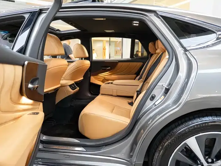 Lexus LS 2021 500h Excellent Edition 10