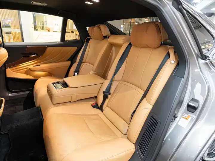 Lexus LS 2021 500h Excellent Edition 12