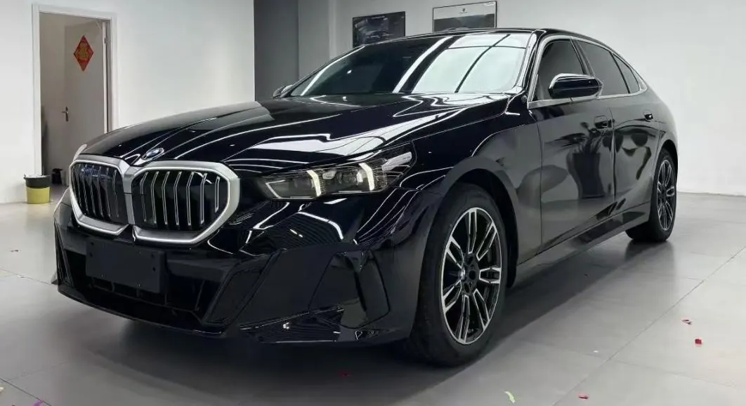 BMW 5 Series 2026 530Li 48V 2.0T Leading M Sports Suit (Modified) Automatic Gear - View 1