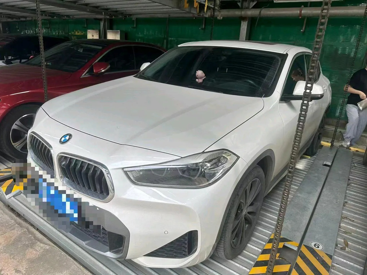 Открыть галерею: BMW 2022 X2 sDrive25i 2.0T M sports suit automatic gear