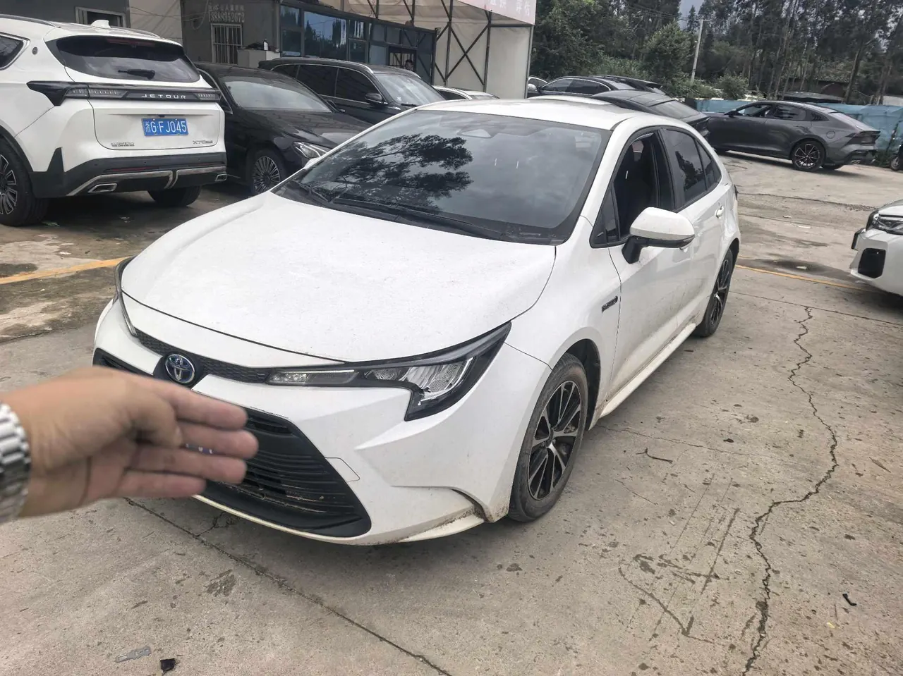 Toyota 2023 Lei Ling Shuangqing 1.8 Stepless Intelligent Electric Hybrid Leading Edition Automatic Gear - View 1