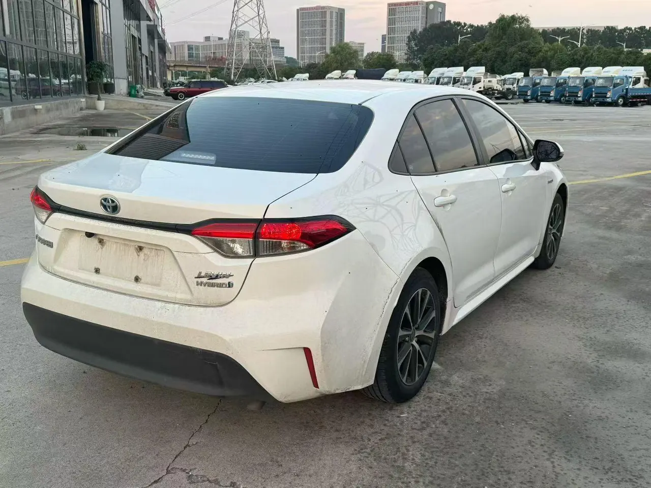 Toyota 2023 Lei Ling Shuangqing 1.8 Stepless Intelligent Electric Hybrid Leading Edition Automatic Gear 2