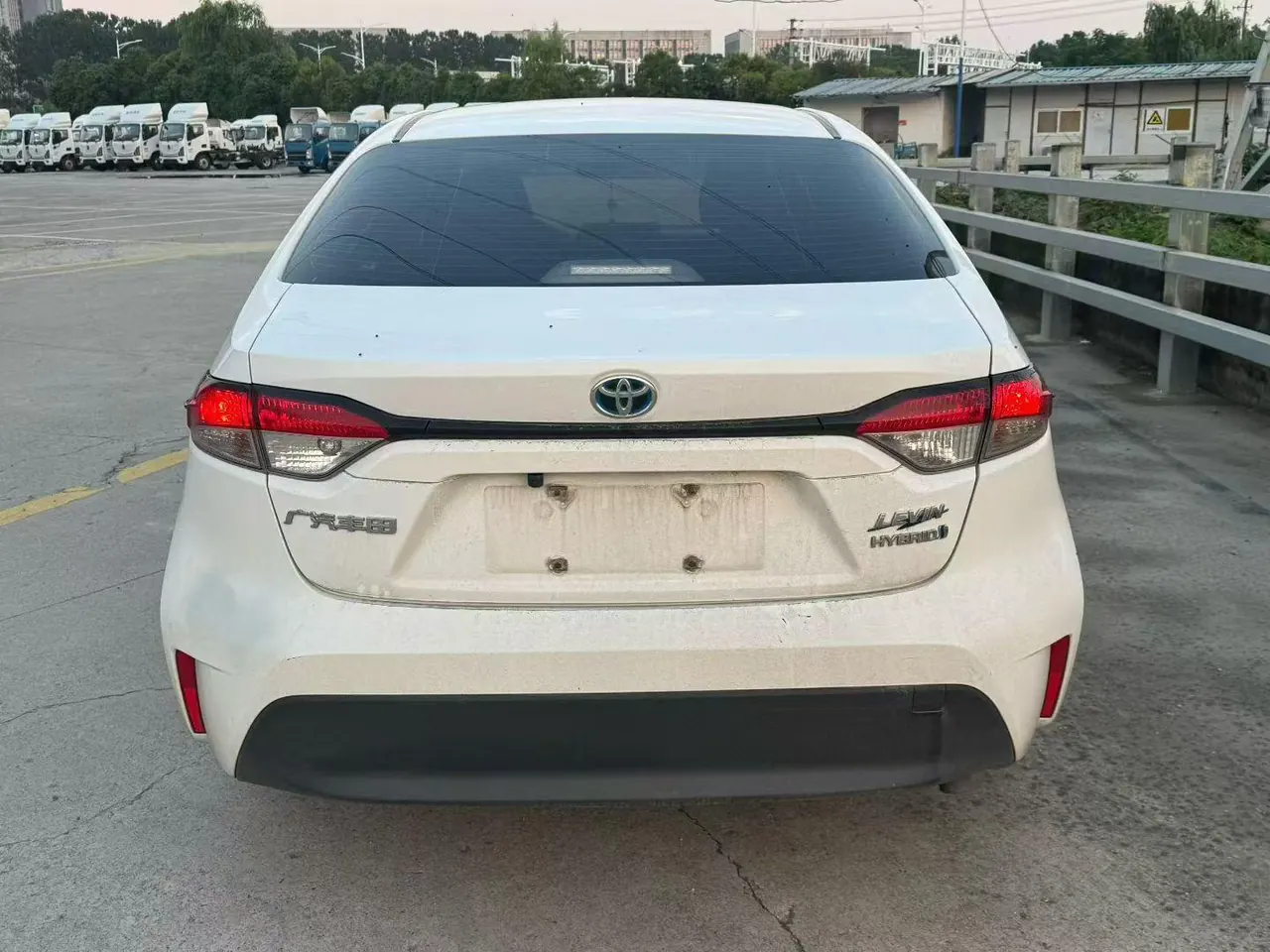 Toyota 2023 Lei Ling Shuangqing 1.8 Stepless Intelligent Electric Hybrid Leading Edition Automatic Gear 3