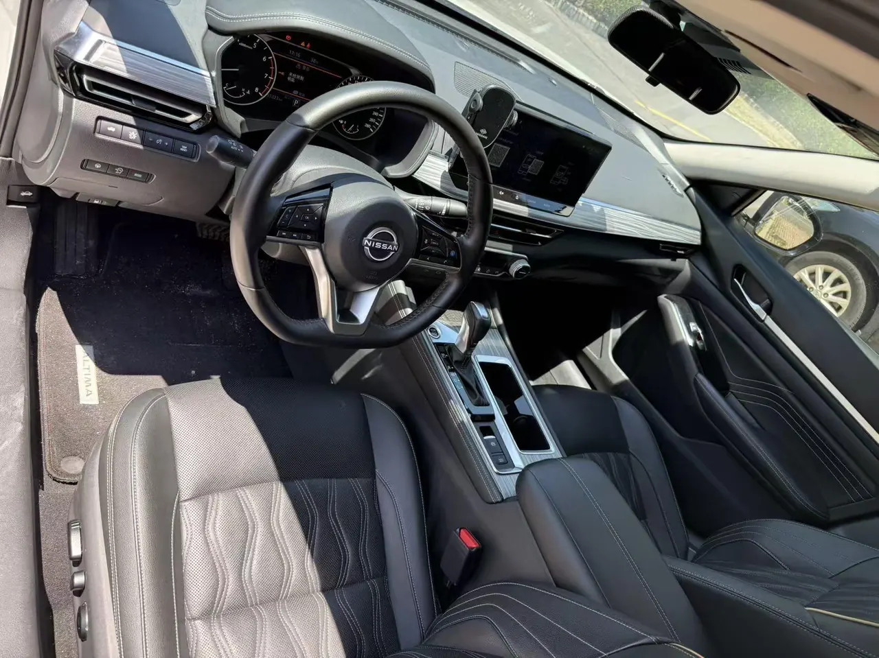 Nissan 2022 Teana 2.0T Stepless XL Enjoying Automatic Gear 5