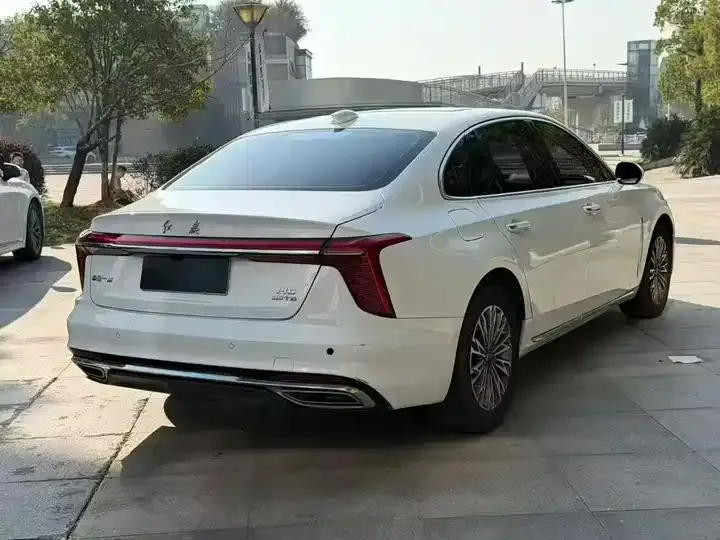 HongQi H5 2023 2.0T Auto Zhilian Flag Edition 3